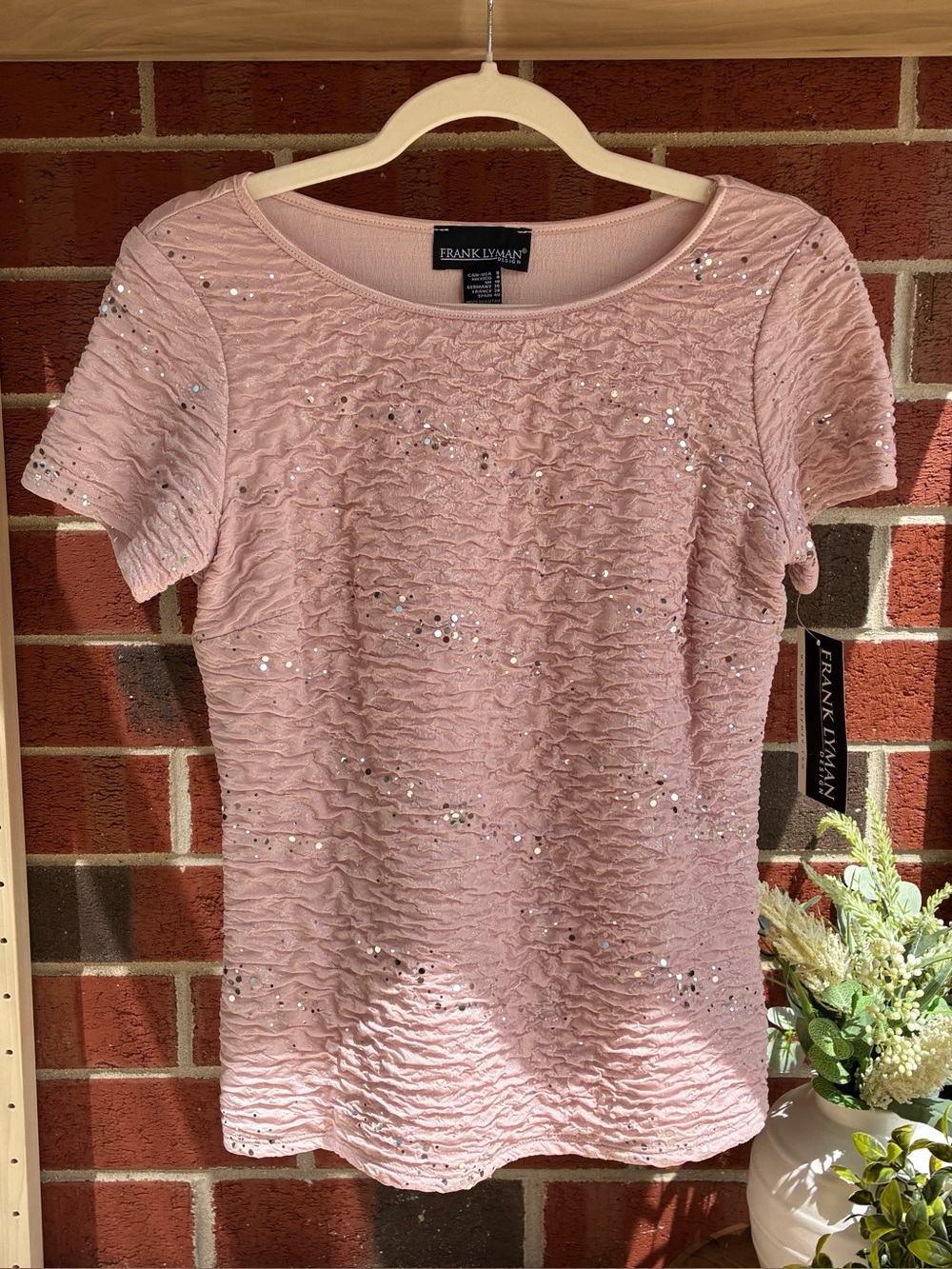 Frank Lyman Pink Blush Sequin Short Sleeve Top Sz 8 Ruffles Crinkle Knit - Picture 1 of 6